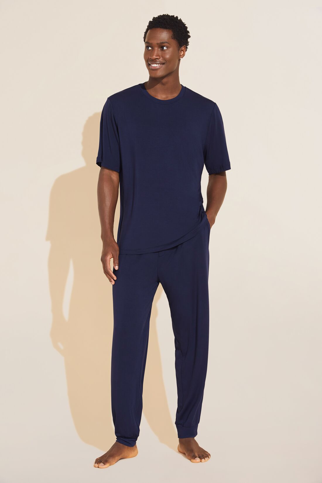 Nixon is 6'1" and wears a Medium