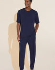 Nixon is 6'1" and wears a Medium