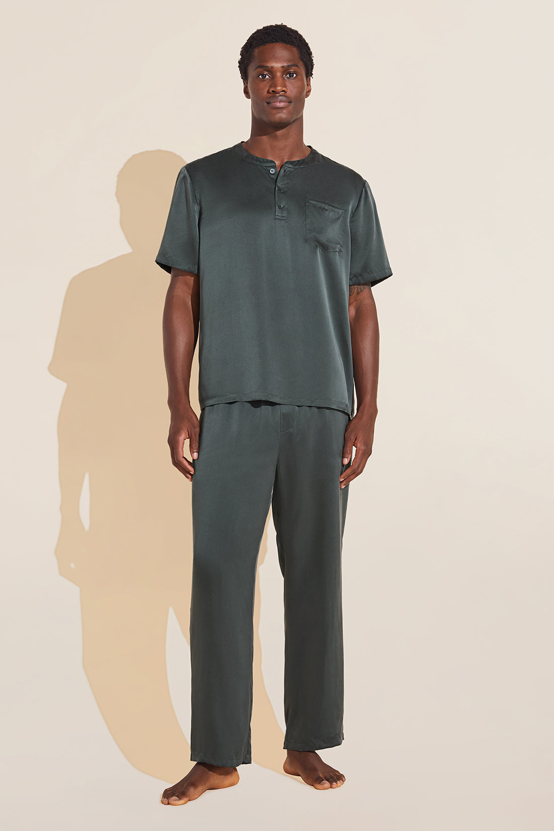 Nixon is 6'1" and wears a Small
